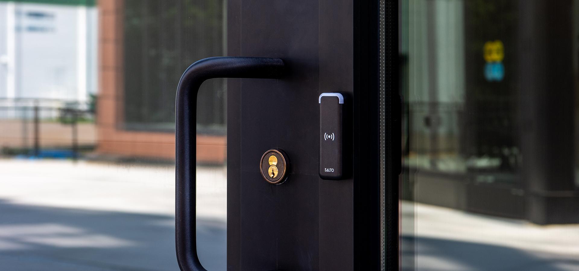 Design XS - Mullion Wall Reader Design XS - Mullion Wall Reader